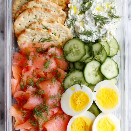 Bento Box Snacks: Easy and Delicious Ideas for Everyone 1 Bento box snacks featuring smoked salmon and cream cheese.
