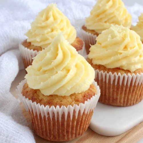 Vanilla Cupcakes: Deliciously Simple and Irresistible! 1 Delicious vanilla cupcakes topped with creamy frosting.