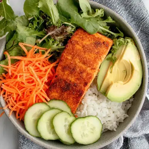Air Fryer Frozen Salmon: A Simple and Delicious Delight 1 Delicious air fryer frozen salmon meal with veggies and rice.
