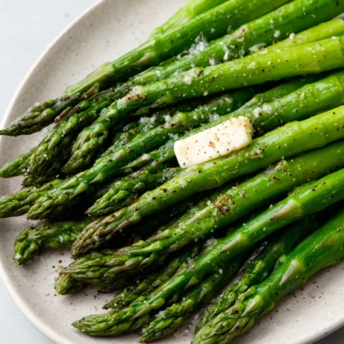 Easy Asparagus: A Simple and Delicious Side Dish 1 Delicious easy asparagus side dish featuring buttery flavor.