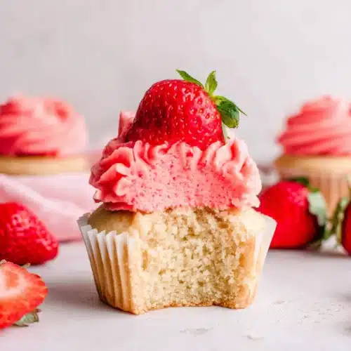 Strawberry Ganache Cake Filling: Decadent and Easy 1 Delicious strawberry ganache cake filling enhances desserts.
