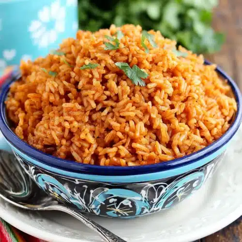 Easy Spanish Rice: A Flavorful and Quick Side Dish 1 Delicious easy Spanish rice served in a colorful bowl.