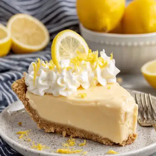 No-Bake Lemon Curd Pie: A Refreshing Delight 1 Delicious no-bake lemon curd pie slice
